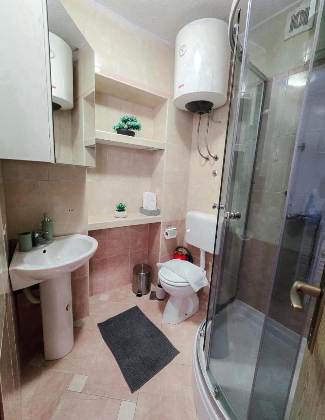 Private Bedroom With Bathroom 巴什卡沃达 外观 照片