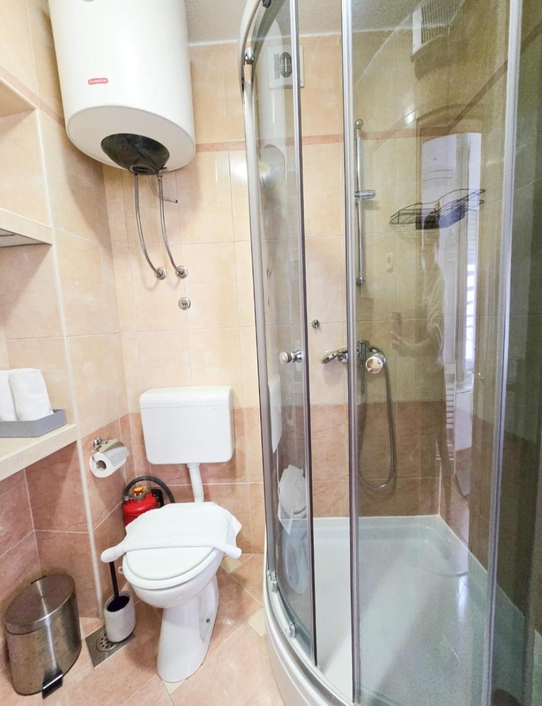 Private Bedroom With Bathroom 巴什卡沃达 外观 照片